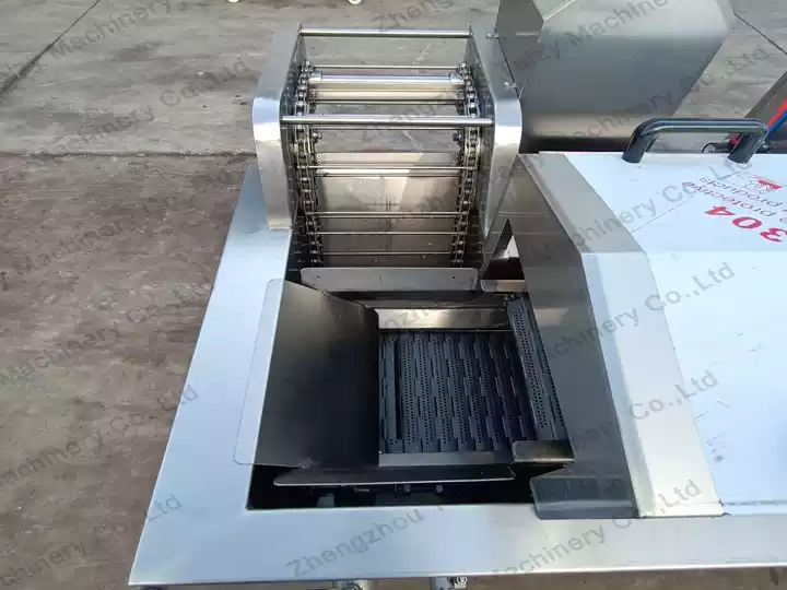 Adjustable conveyor speed frying machine