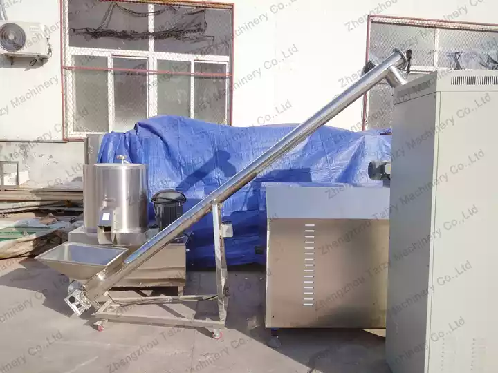 Auger screw feeding equipment for powder transport