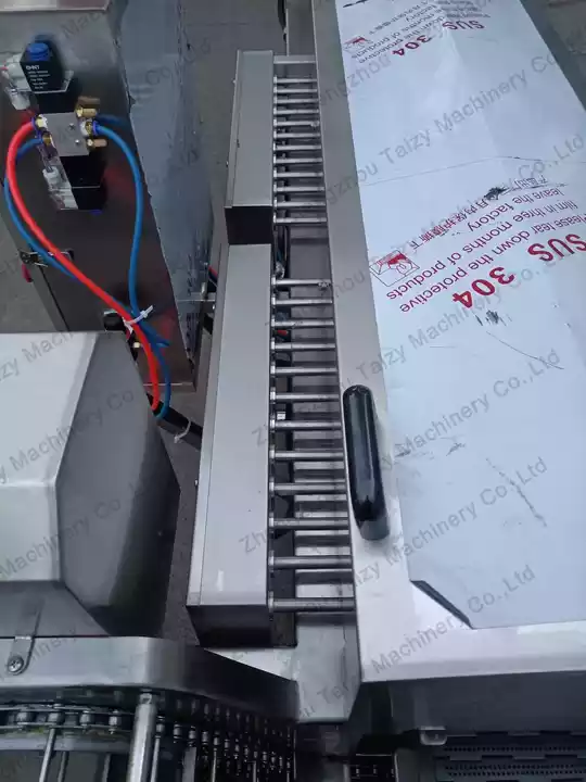 Automatic slag scraping frying machine reduce oil residue