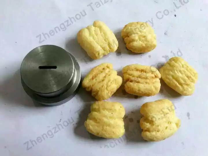 Corn curl snack