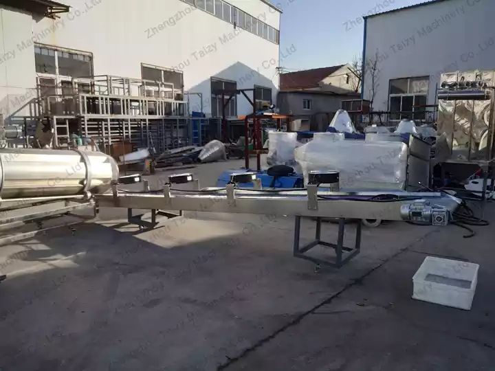 Finished product cooling belt conveyor for snack line