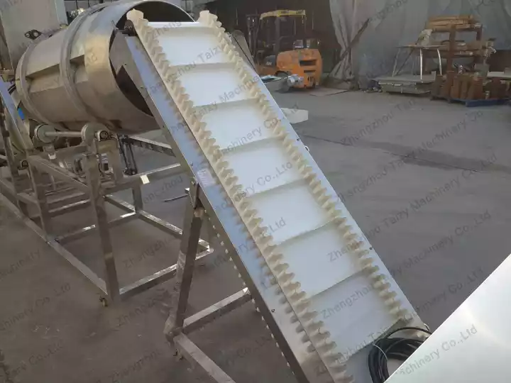 Middle position belt elevator for snack processing line