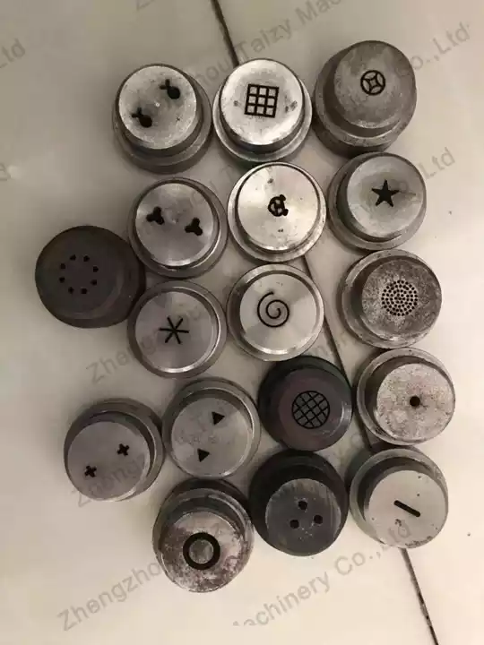 Snack extrusion die for puffed food