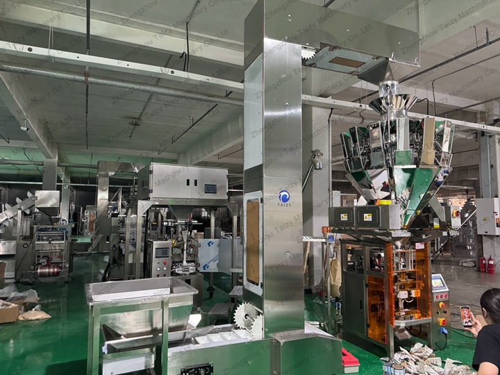 Puffed cheese ball packaging machine with ten head scale