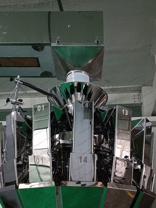 Ten head weigher vertical packaging machine for corn puffs