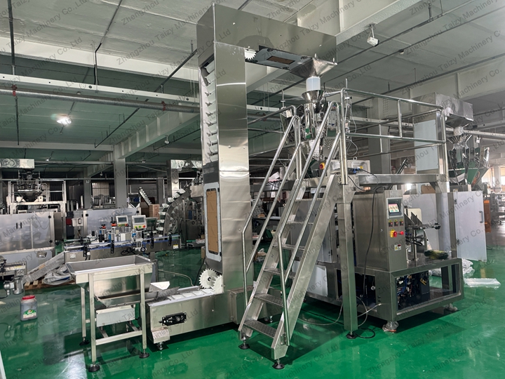 VFFS packing machine with 10 head combination weigher